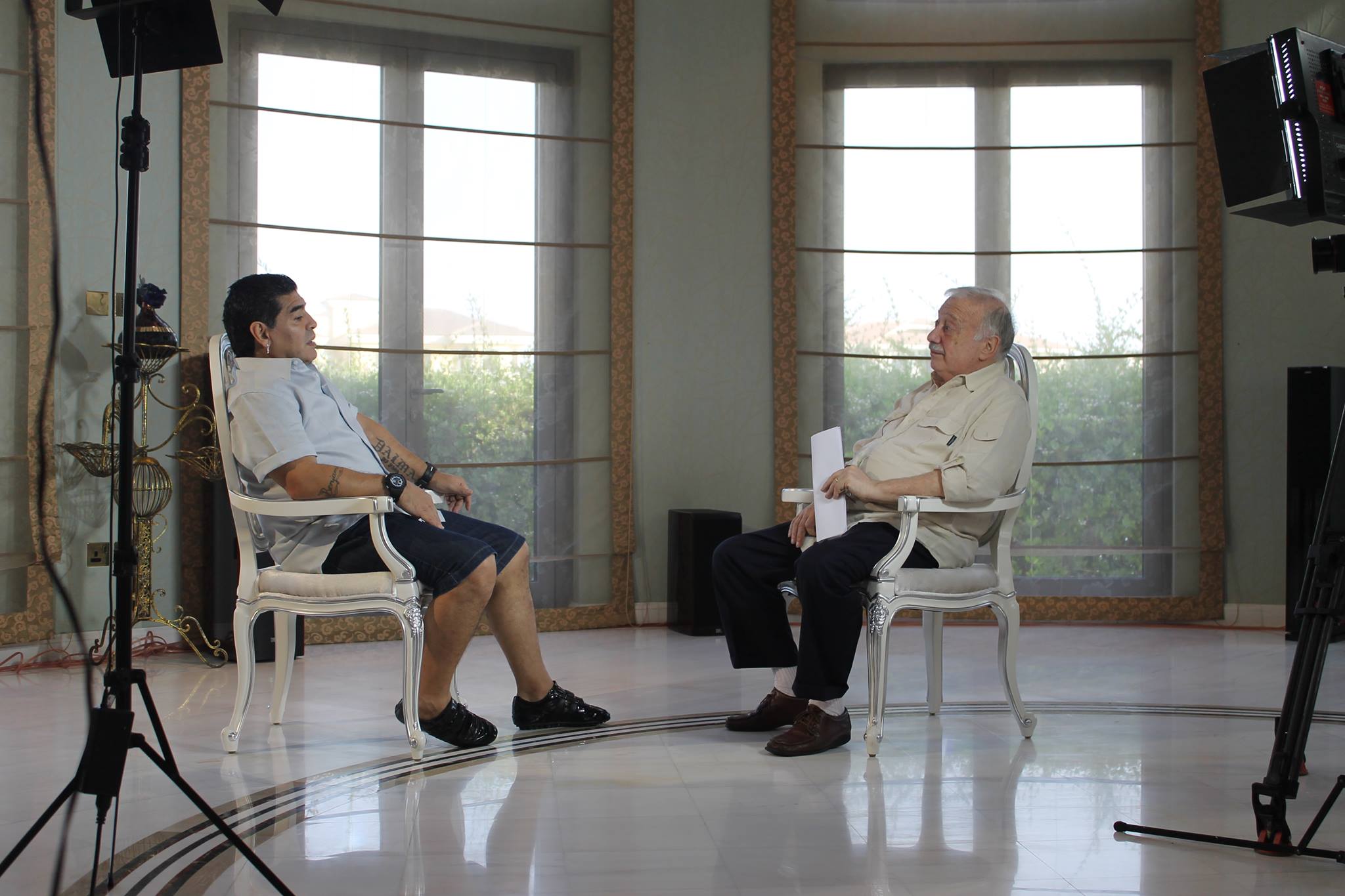 Gianni Minà durante l'intervista a Diego Armando Maradona nel giugno 2013 a Dubai